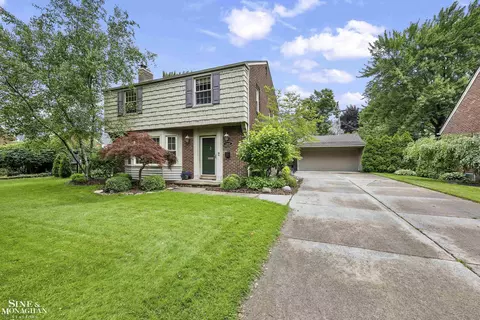 Exterior - 1344 Torrey, Grosse Pointe Woods, MI 48236 photo 9 of 10
