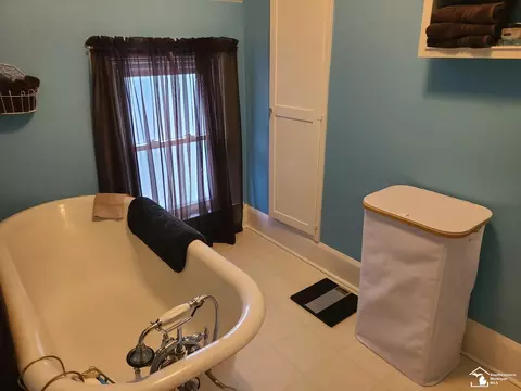 Bath - 415 W Seventh, Monroe, MI 48161 photo 1 of 2