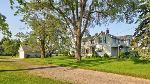 12895 E Curtis, Frankenmuth, MI 48734 photo 2
