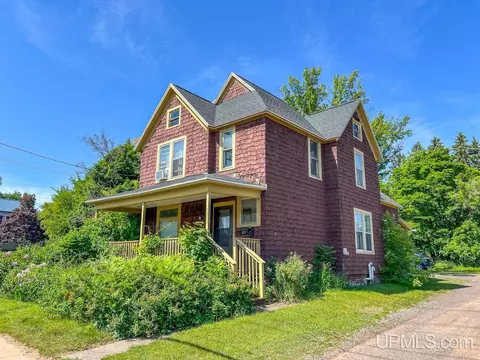 1111 N 4th, Marquette, MI 49855