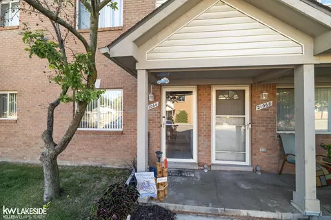 21066 Flora #8, Roseville, MI 48066