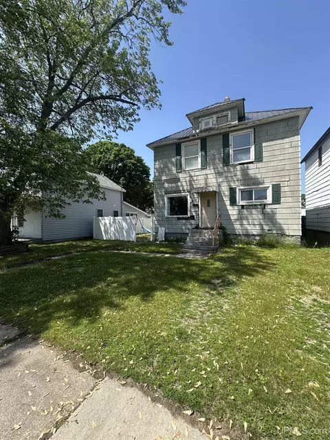 215 N 10th, Escanaba, MI 49829