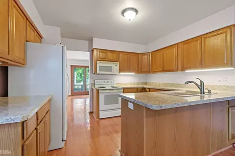 Kitchen - 15313 Huntcliff, Macomb, MI 48044 photo 2 of 3
