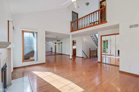 Living - 15313 Huntcliff, Macomb, MI 48044 photo 2 of 2