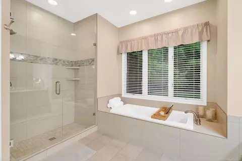 Bath - 1031 Troon, Saint Clair, MI 48079 photo 3 of 10