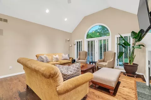 Living - 1031 Troon, Saint Clair, MI 48079 photo 2 of 4