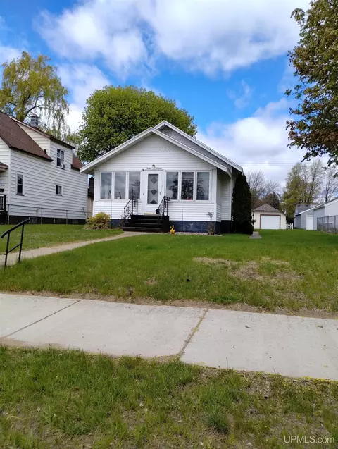 1216 Delta, Gladstone, MI 49837