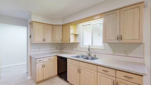 Kitchen - 7106 Partridge, Flushing, MI 48433 photo 3 of 6