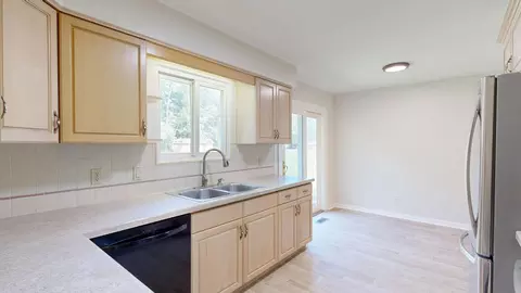 Kitchen - 7106 Partridge, Flushing, MI 48433 photo 5 of 6