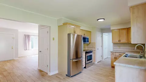 Kitchen - 7106 Partridge, Flushing, MI 48433 photo 2 of 6