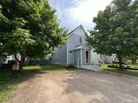 608 W Onota, Munising, MI 49862