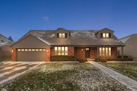 592 Woods, Grosse Pointe Woods, MI 48236