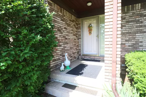 8141 N Elms, Flushing, MI 48433 photo 2