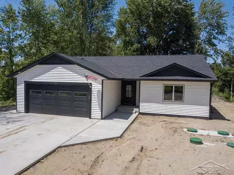 3055 E Gordonville, Midland, MI 48640
