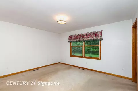 Bedroom - 15306 Doyle, Hemlock, MI 48626 photo 1 of 6