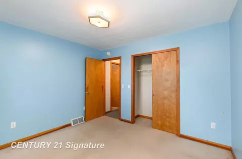 Bedroom - 15306 Doyle, Hemlock, MI 48626 photo 6 of 6