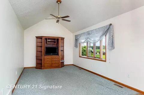 Living - 15306 Doyle, Hemlock, MI 48626 photo 4 of 4