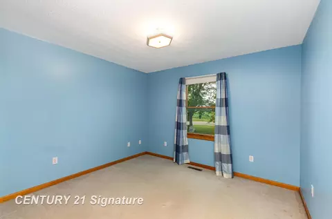Bedroom - 15306 Doyle, Hemlock, MI 48626 photo 5 of 6