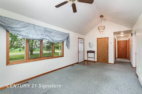 Living - 15306 Doyle, Hemlock, MI 48626 photo 1 of 4