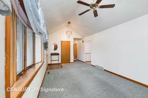Living - 15306 Doyle, Hemlock, MI 48626 photo 2 of 4