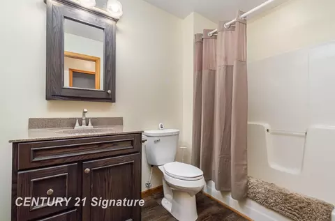 Bath - 15306 Doyle, Hemlock, MI 48626 photo 1 of 3