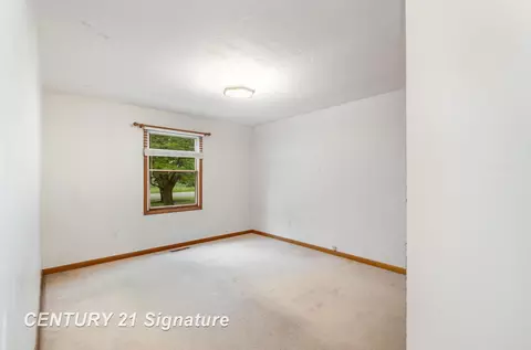 Bedroom - 15306 Doyle, Hemlock, MI 48626 photo 3 of 6