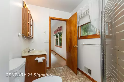 Bath - 15306 Doyle, Hemlock, MI 48626 photo 2 of 3
