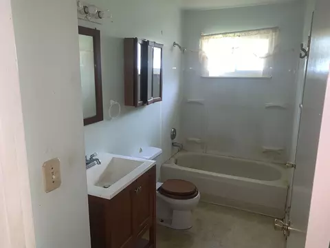 Bath - 2521 Wisner, Flint, MI 48504 photo 1 of 1