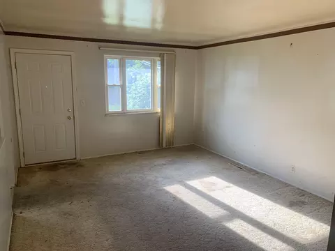Living - 2521 Wisner, Flint, MI 48504 photo 3 of 4