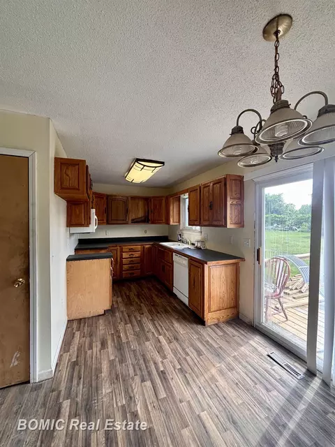 452 Birch, Vassar, MI 48768 photo 2