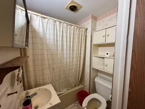 Bath - 456 Myrtle, Gladwin, MI 48624 photo 1 of 1