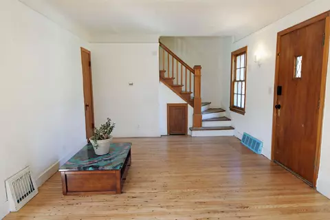 Living - 2539 Norbert, Flint, MI 48504 photo 2 of 3