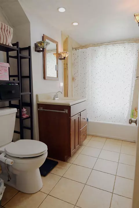 Bath - 2539 Norbert, Flint, MI 48504 photo 1 of 2