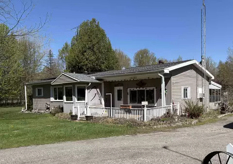 15190 W Gary Rd, Chesaning, MI 48616