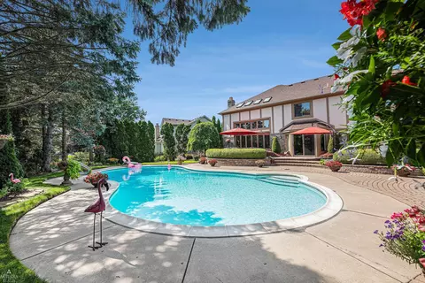 17892 Anna, Macomb, MI 48044 photo 3