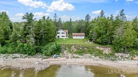 1040 M35, Bark River, MI 49807