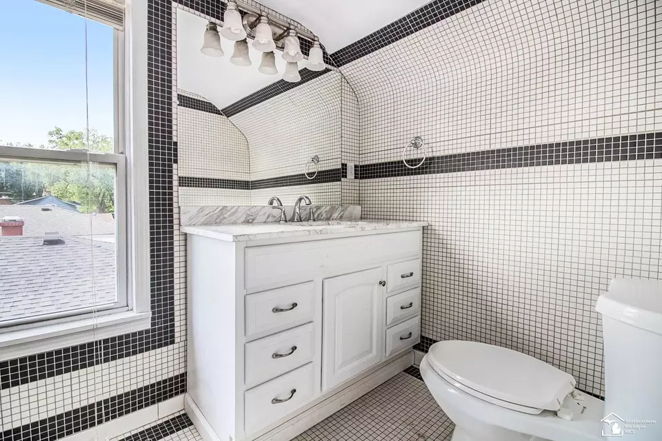 Bath - 5369 Weddell, Dearborn Heights, MI 48125 photo 2 of 2