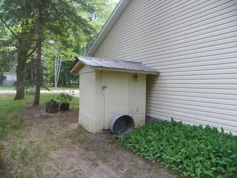 Exterior - 2803 Dell, Harrison, MI 48625 photo 16 of 21
