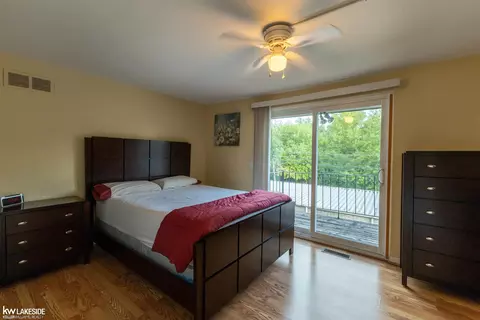 Bedroom - 28012 Universal, Warren, MI 48092 photo 2 of 4