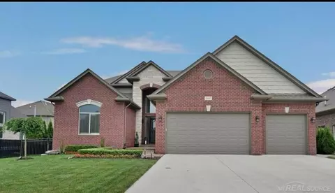 56645 Rose Gdn, Macomb, MI 48042