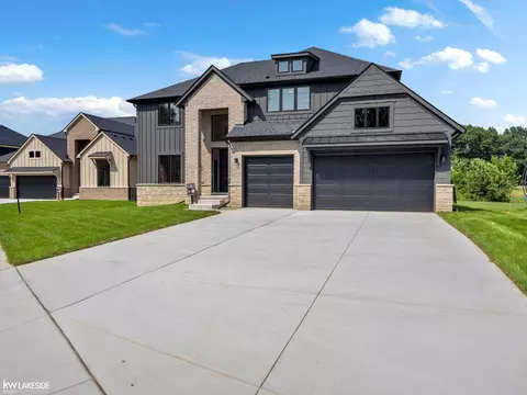 45046 Twin Riv, Macomb, MI 48044 photo 2