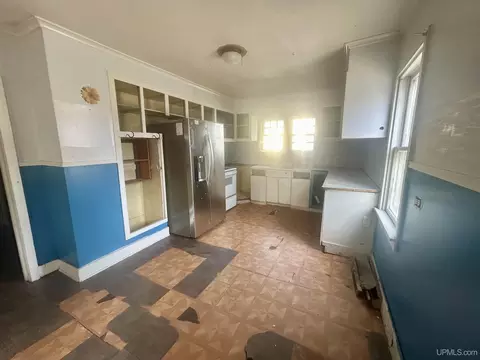 Kitchen - 109 12 Chestnut, Munising, MI 49862 photo 1 of 1