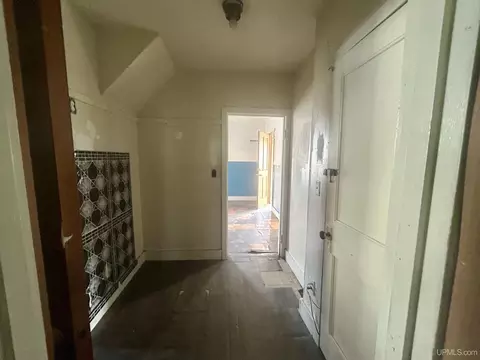 Entry Way - 109 12 Chestnut, Munising, MI 49862 photo 1 of 2