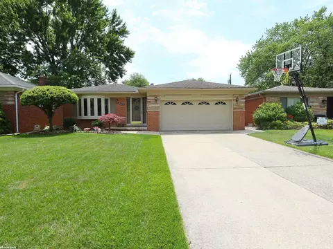 21636 Lakeland, Saint Clair Shores, MI 48081