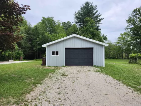5386 N Eastman, Midland, MI 48642