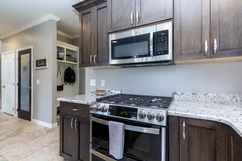 Kitchen - 17070 Chianti, Macomb, MI 48042 photo 4 of 6
