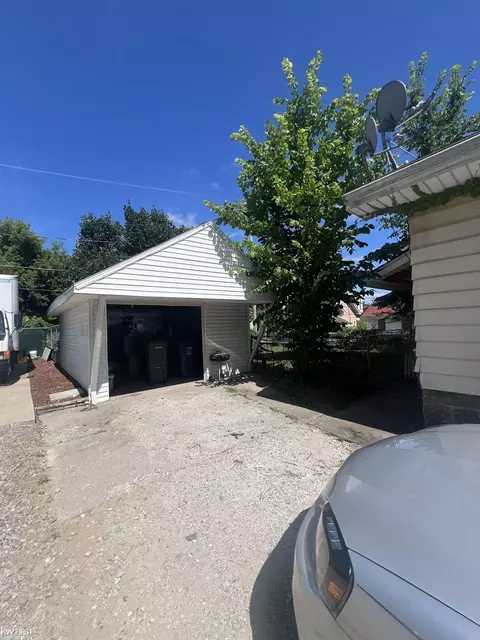 Exterior - 616 Saint Clair, Flint, MI 48504 photo 6 of 9