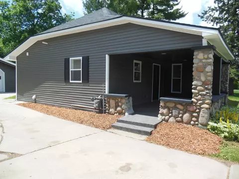 Exterior - 125 W Oak, Harrison, MI 48625 photo 2 of 8
