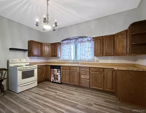 622 Stephenson, Escanaba, MI 49829 photo 9
