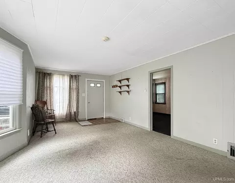 622 Stephenson, Escanaba, MI 49829 photo 4